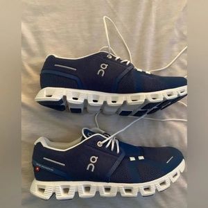 On Cloud 5 Shoes - Women's Denim/White NWOT Perfect condition